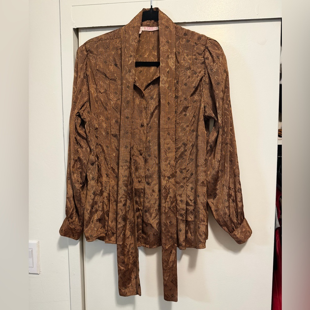 Beautiful 80s dress shirt